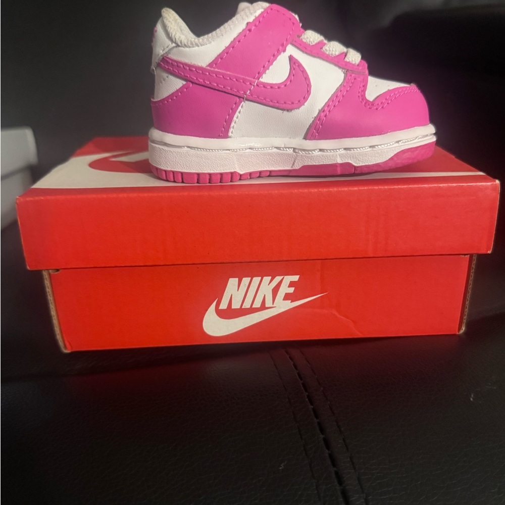 Nike Kids Sneakers in Pink and White